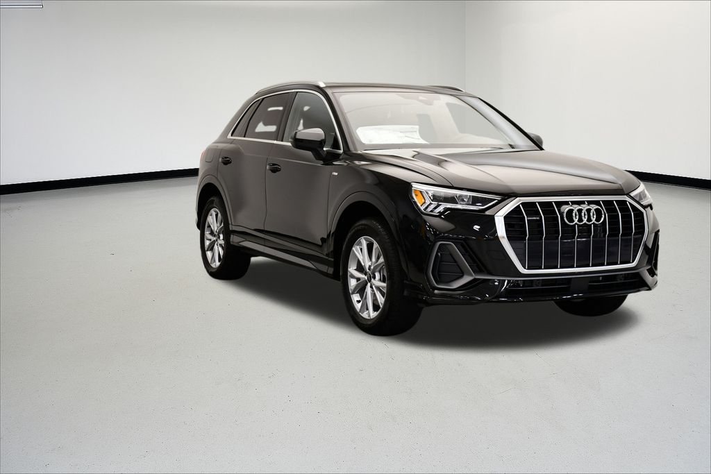 2025 Audi Q3 45 S line Premium photo 6