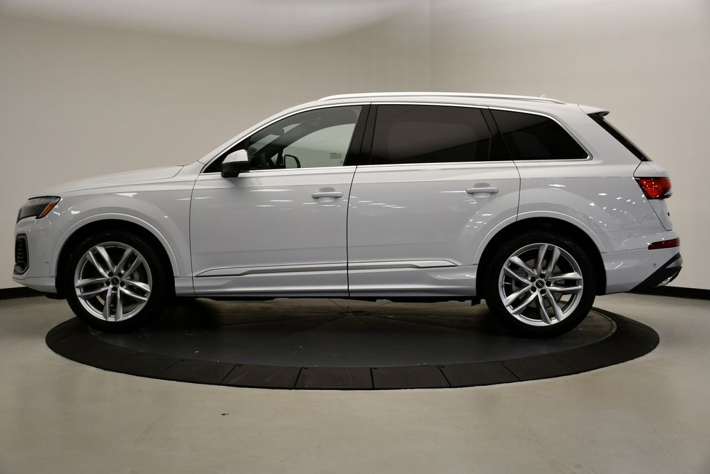 2025 Audi Q7 55 Premium Plus photo 2