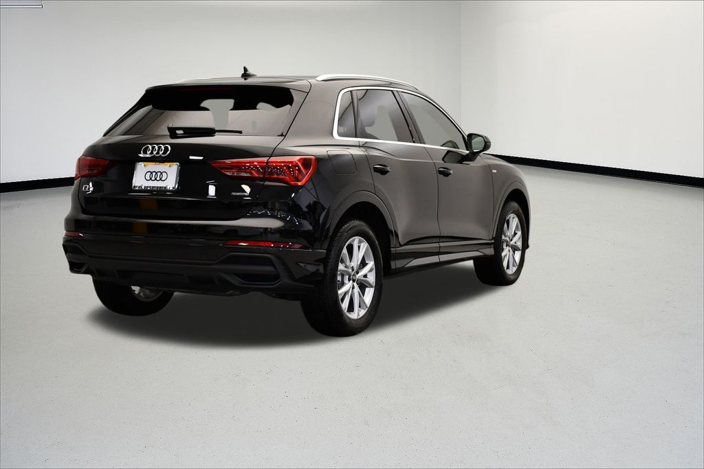 2025 Audi Q3 45 S line Premium photo 4