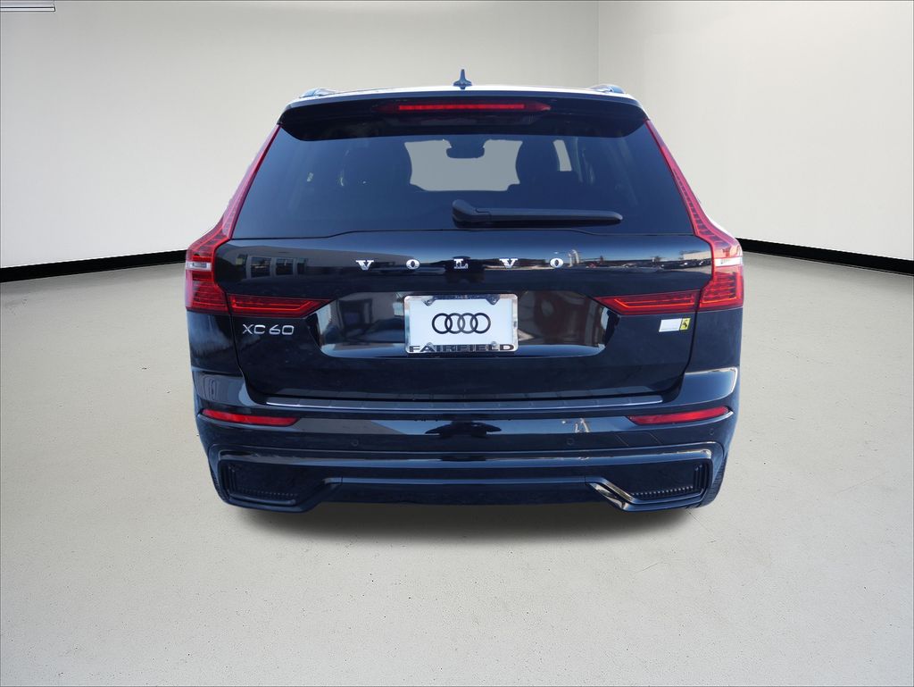 2023 Volvo XC60 Recharge Plug-In Hybrid Ultimate Dark photo 2