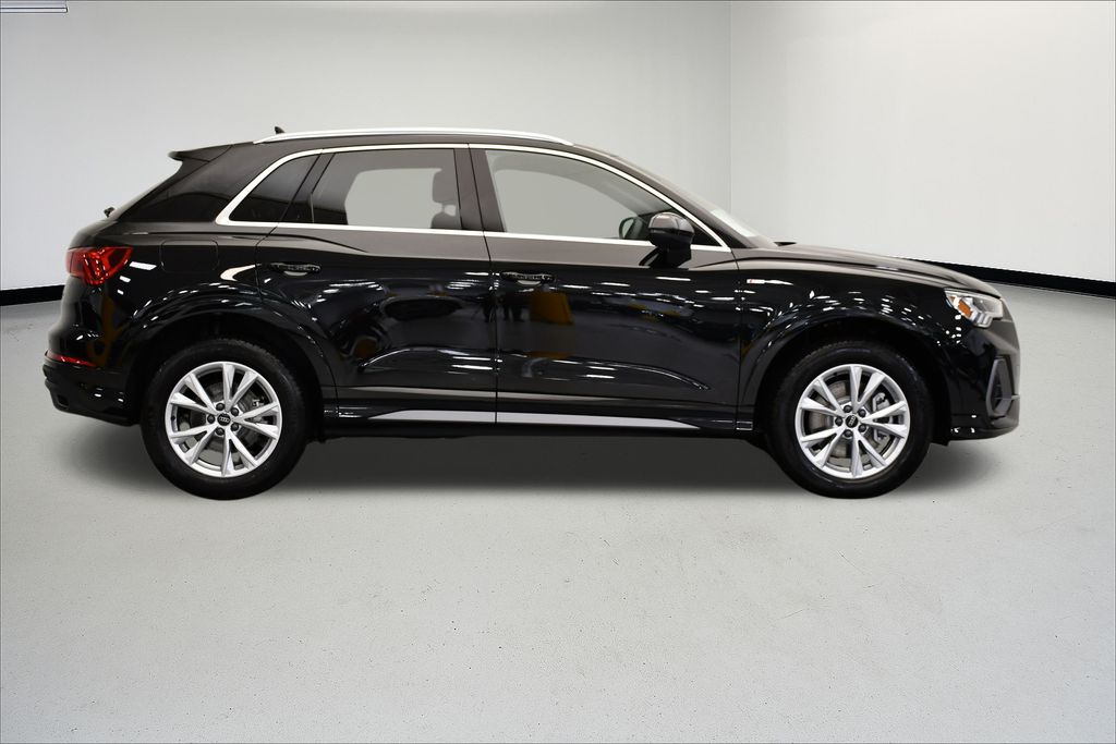 2025 Audi Q3 45 S line Premium photo 5