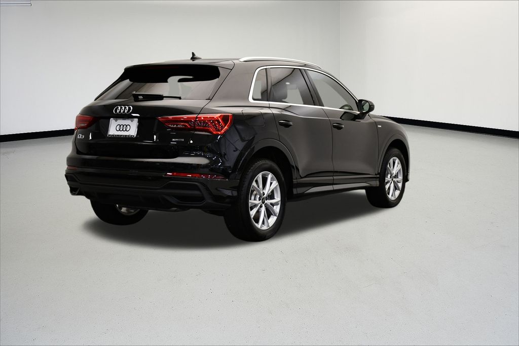 2025 Audi Q3 45 S line Premium photo 4