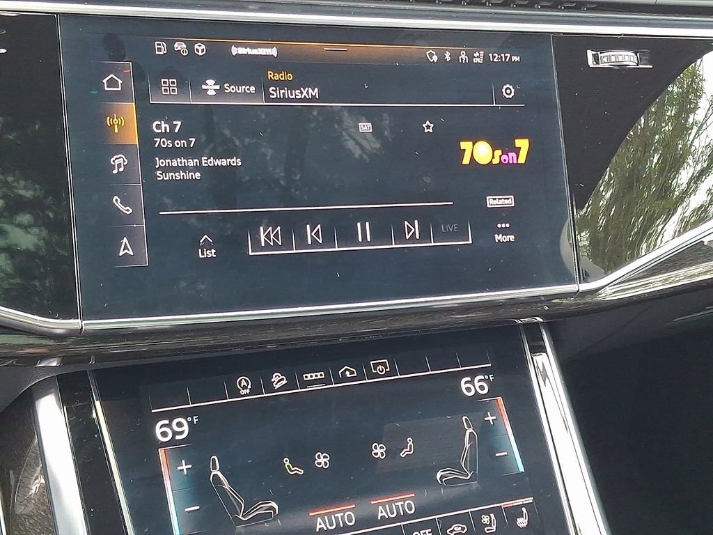 2025 Audi Q7 55 Premium Plus photo 3