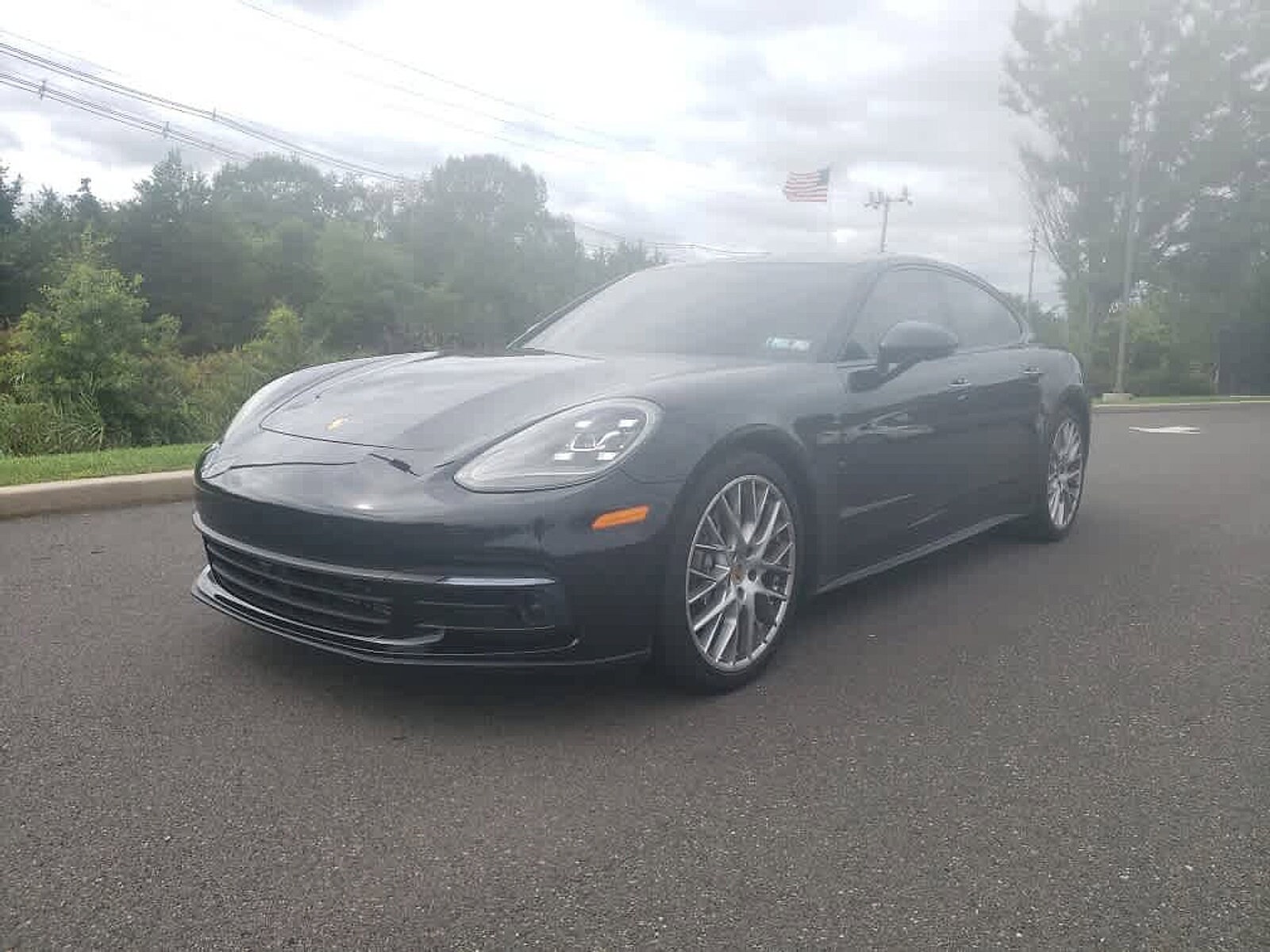 2018 Porsche Panamera 4 photo 3
