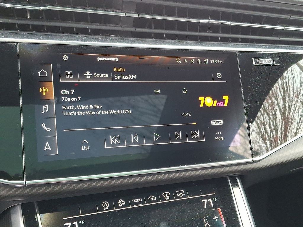 2021 Audi RS Q8 photo 3