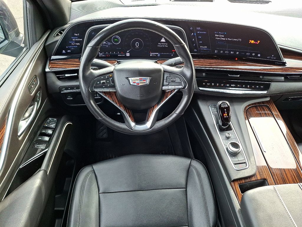 2022 Cadillac Escalade Luxury photo 2