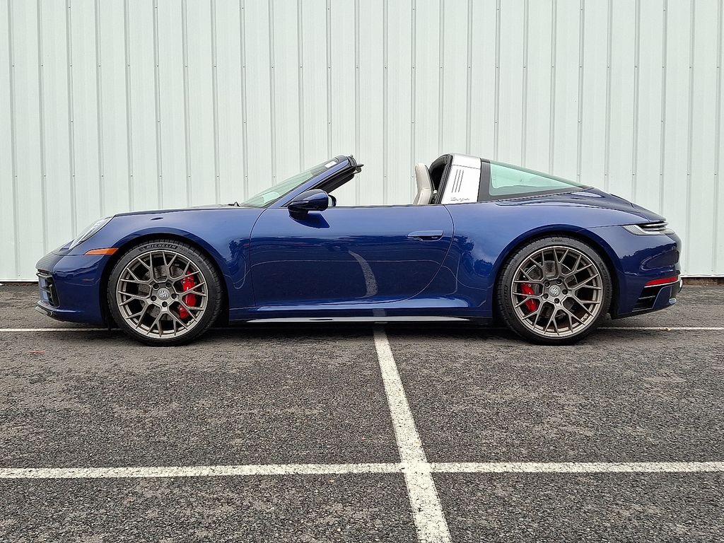 2024 Porsche 911 Targa 4S photo 2
