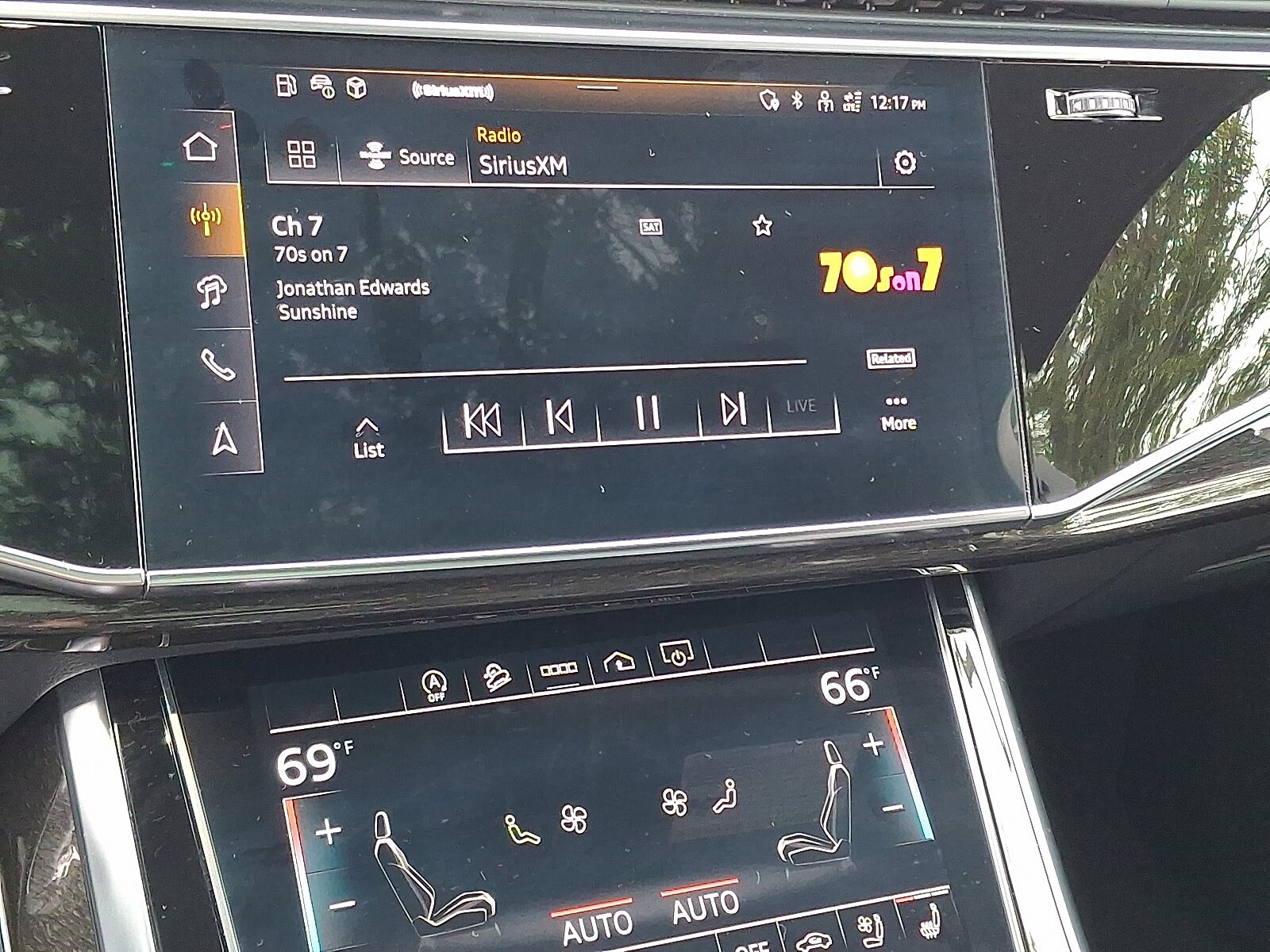 2025 Audi Q7 55 Premium Plus photo 3
