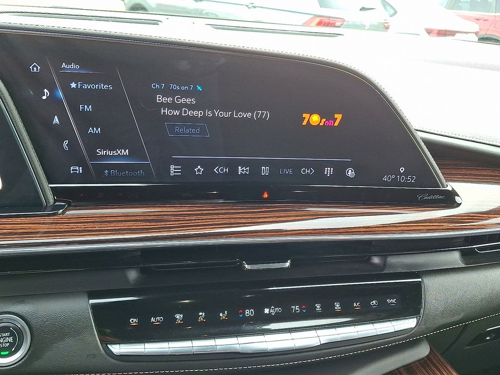 2022 Cadillac Escalade Luxury photo 3