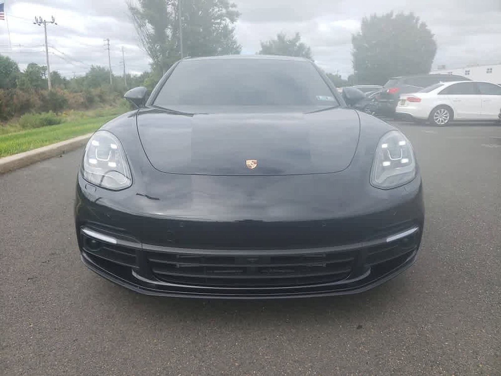 2018 Porsche Panamera 4 photo 2