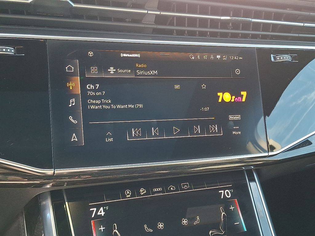 2021 Audi Q7 55 Premium Plus photo 3