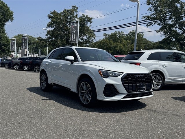 2022 Audi Q3 S line Premium photo 2