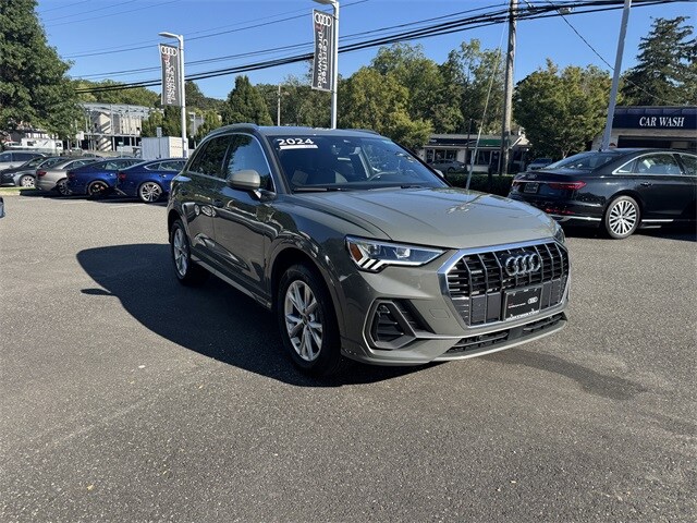 2024 Audi Q3 Premium Plus photo 2