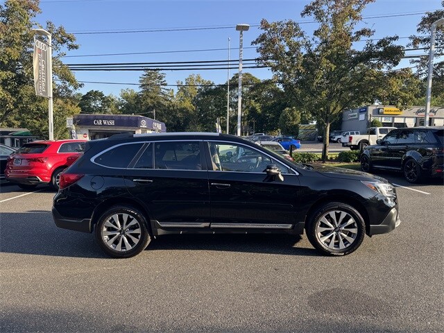 2019 Subaru Outback Touring photo 2