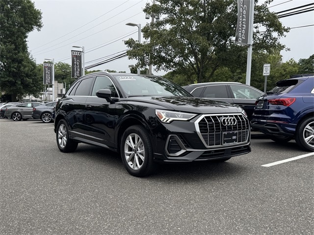 2022 Audi Q3 S line Premium Plus photo 2
