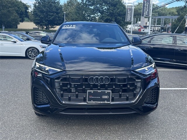 2025 Audi Q8 55 Premium Plus photo 2