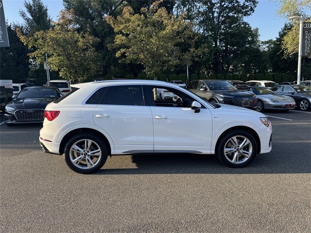 2022 Audi Q3 S line Premium photo 3