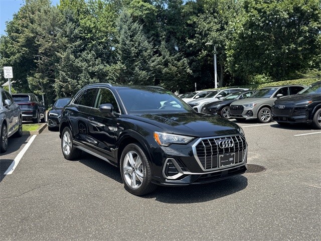 2022 Audi Q3 S line Premium photo 2