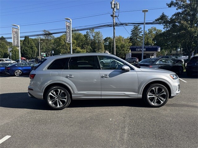 2022 Audi Q7 55 Premium Plus photo 2