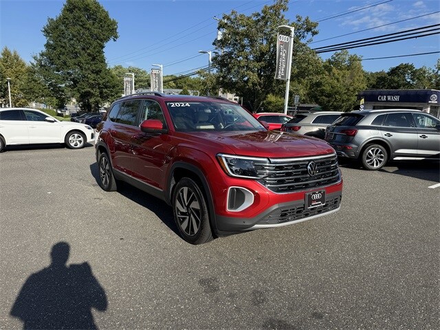 2024 Volkswagen Atlas SEL photo 2