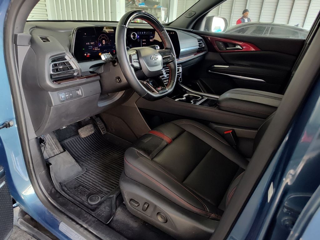 Used 2025 Chevrolet Traverse RS SUV