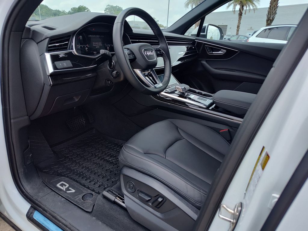 Used 2025 Audi Q7 45 Premium SUV
