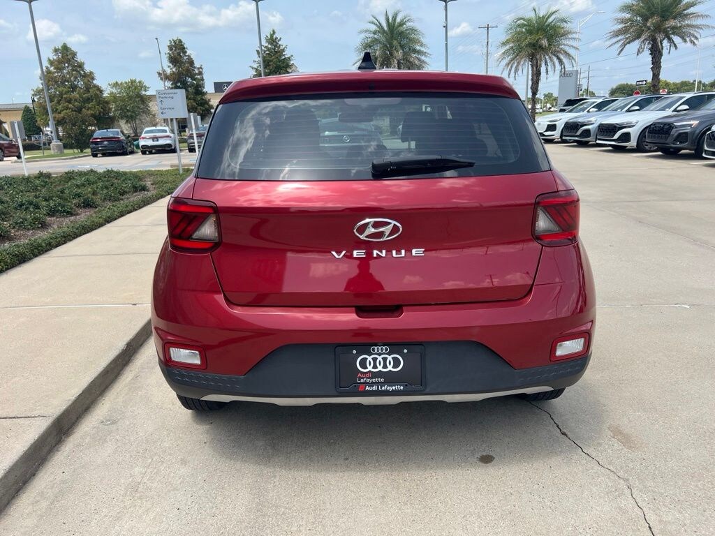 Used 2020 Hyundai Venue SE SUV