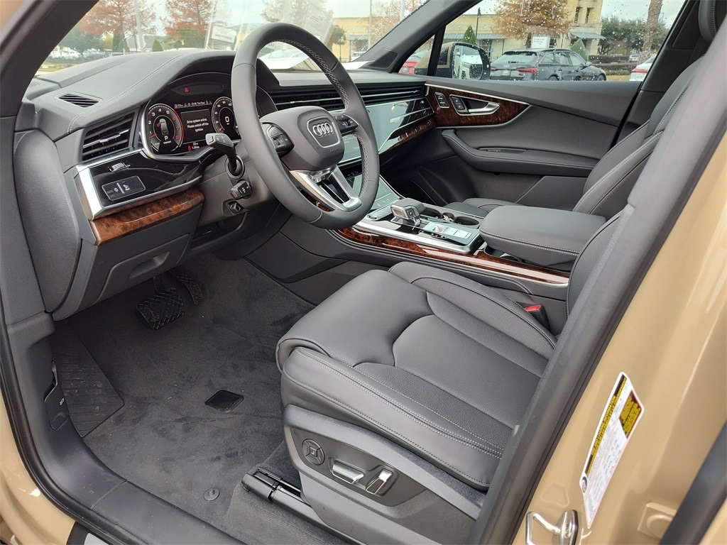 New 2025 Audi Q7 55 Prestige SUV