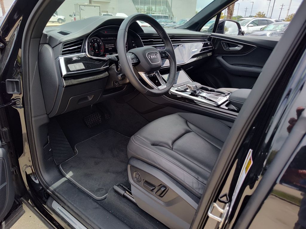 Certified 2025 Audi Q7 55 Premium Plus SUV