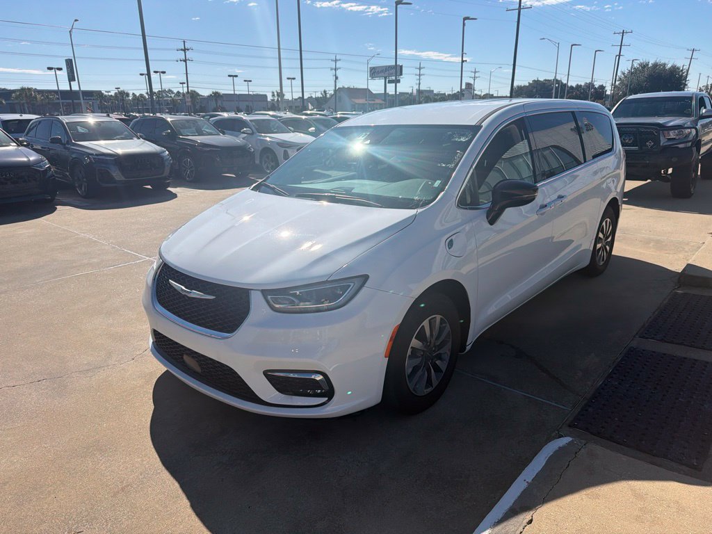 2024 Chrysler Pacifica PHEV Select