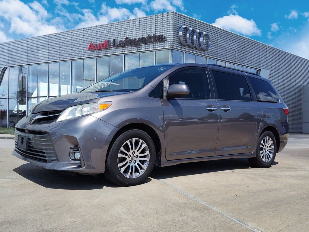 2020 Toyota Sienna XLE