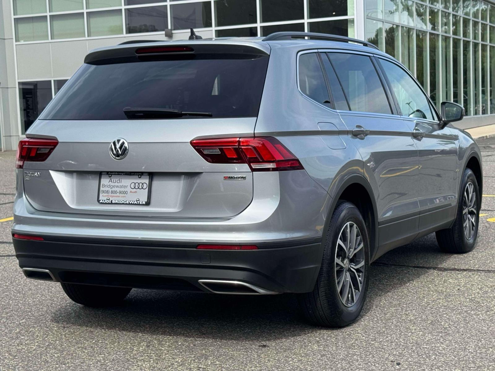 2019 Volkswagen Tiguan SE photo 2