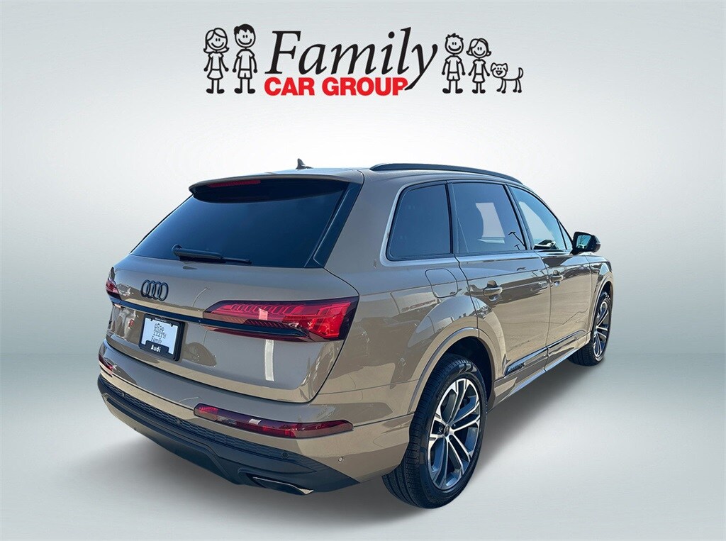 2025 Audi Q7 45 Premium Plus photo 3