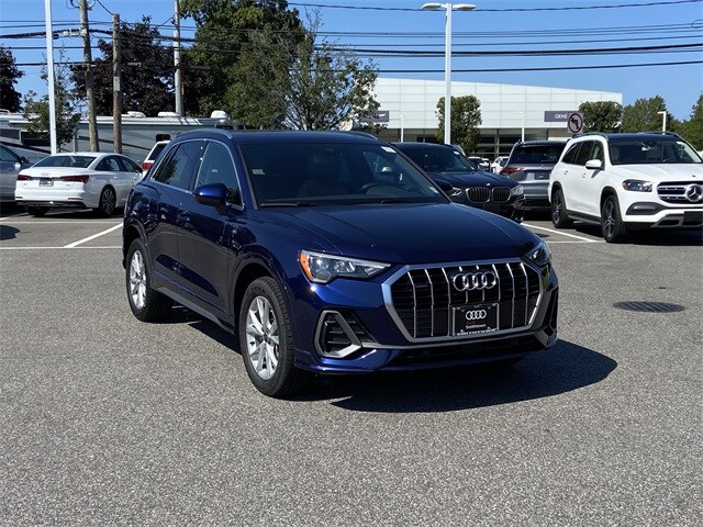 2022 Audi Q3 45 TFSI S line Premium photo 2