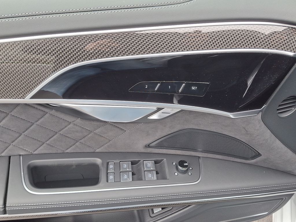 2025 Audi S8 Base - Photo 9