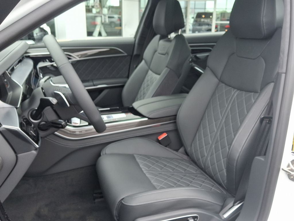 2025 Audi S8 Base - Photo 10