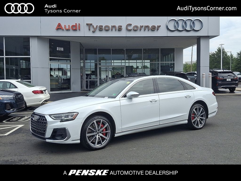 2022 Audi S8 Base's photo