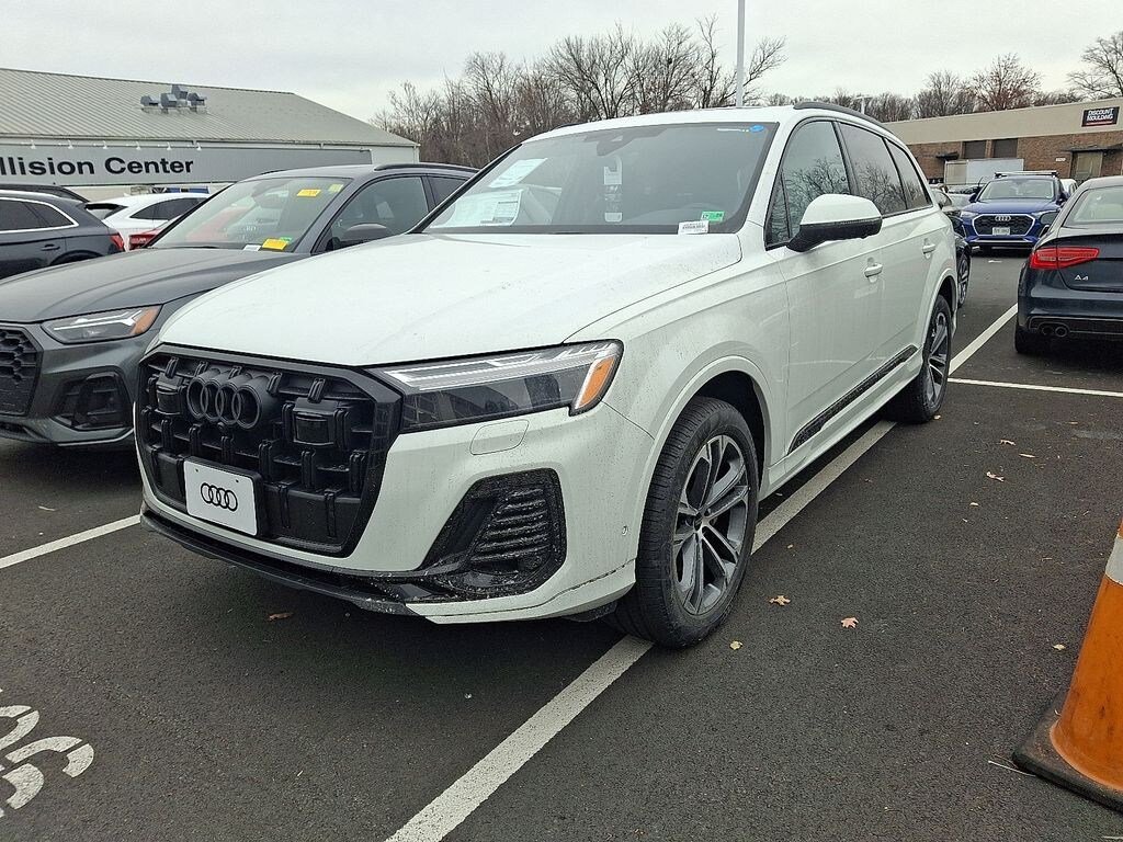 New 2026 Audi Q7 45 Premium SUV