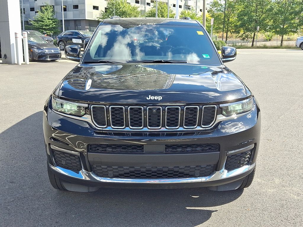2025 Jeep Grand Cherokee Limited photo 2