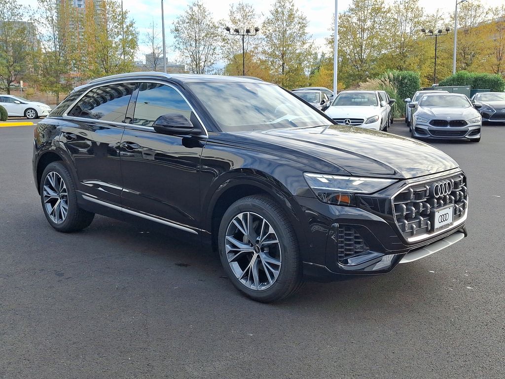 2025 Audi Q8 Premium Plus photo 2
