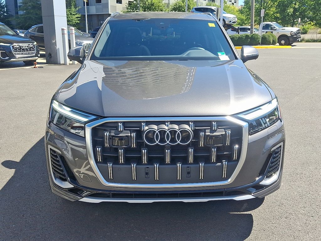2025 Audi Q7 55 Premium Plus photo 2