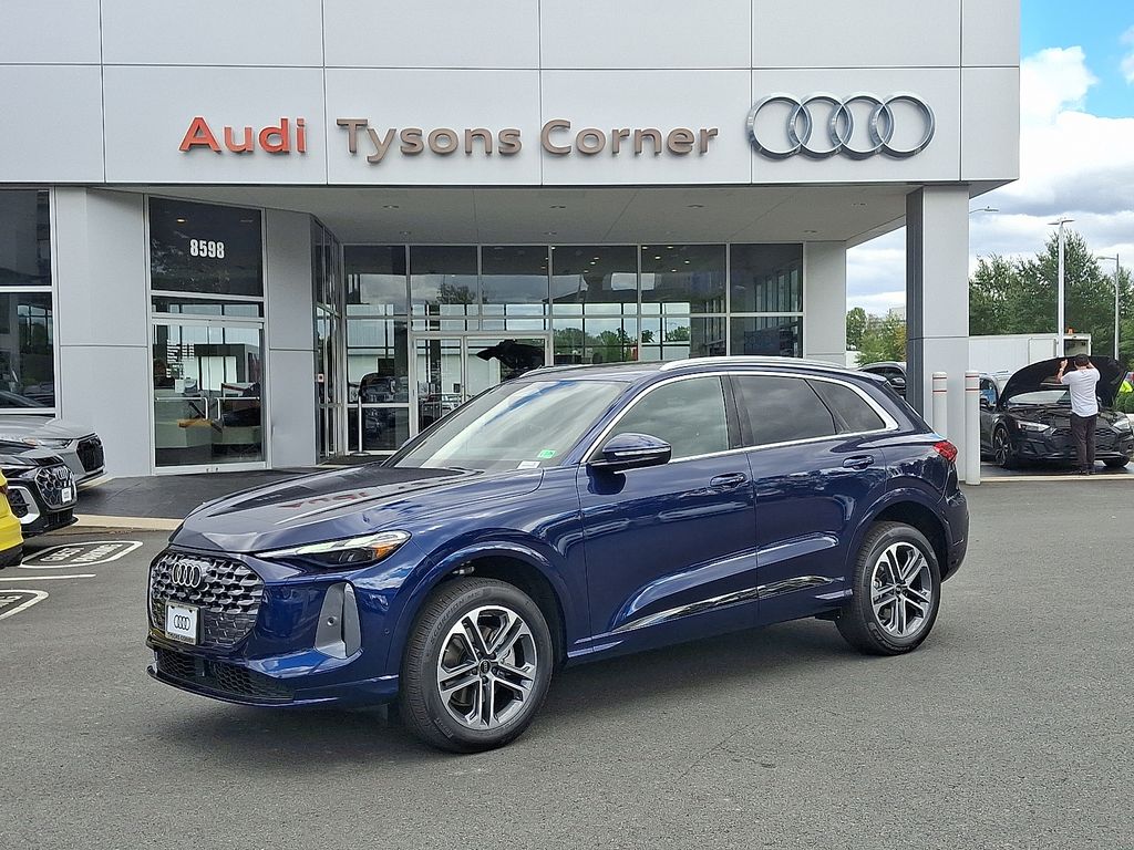 2025 Audi New Q5 Premium's photo