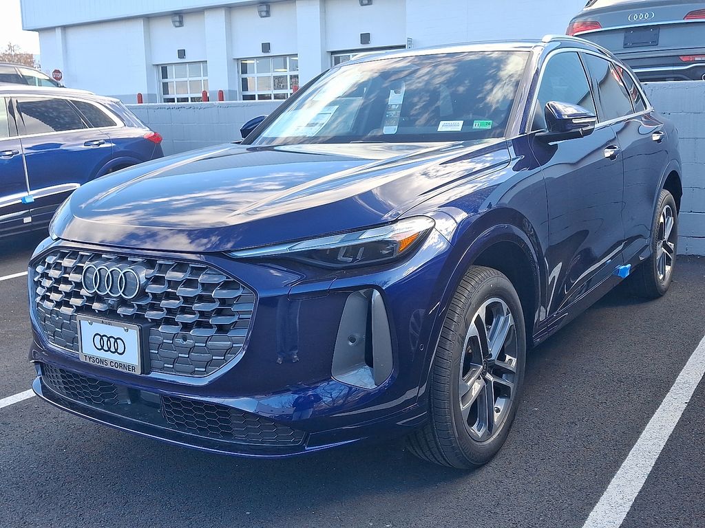 2025 Audi New Q5 Premium's photo