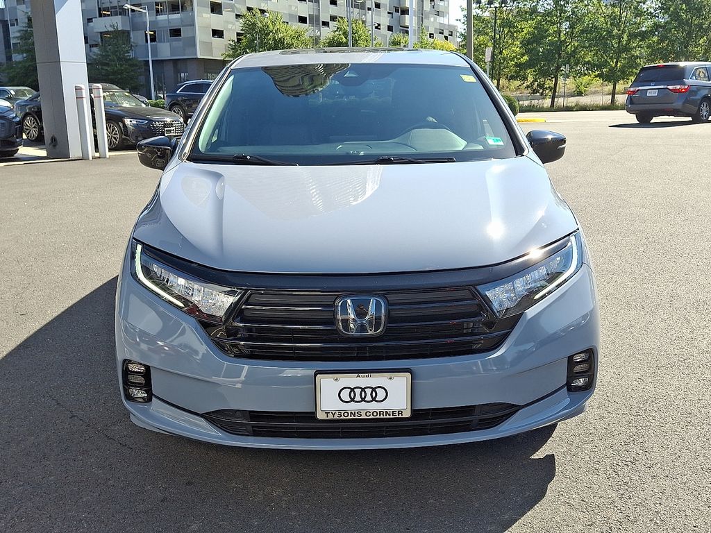 2023 Honda Odyssey Sport photo 2