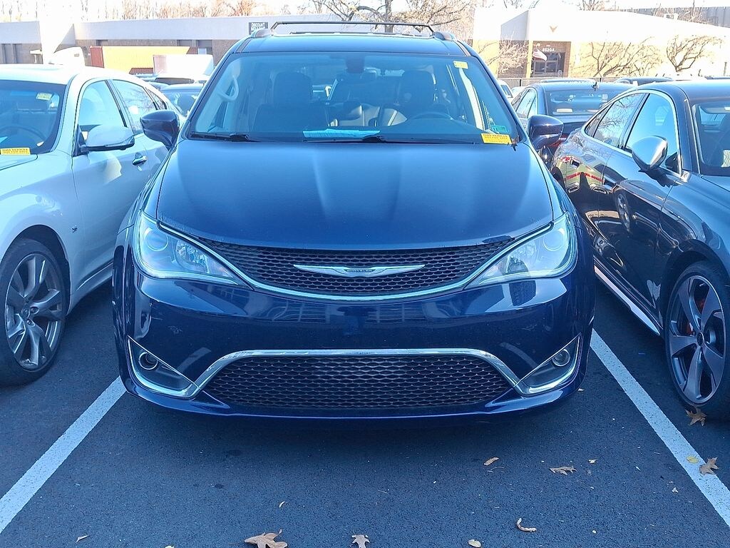 Used 2017 Chrysler Pacifica Touring L Plus Minivan/Van