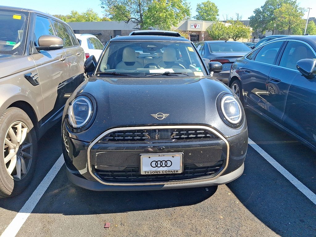 2025 Mini Cooper Iconic photo 2