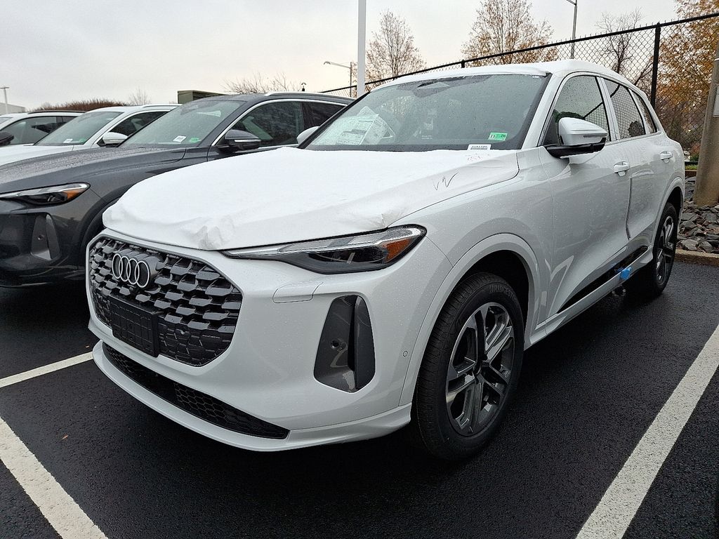 2025 Audi New Q5 Premium's photo