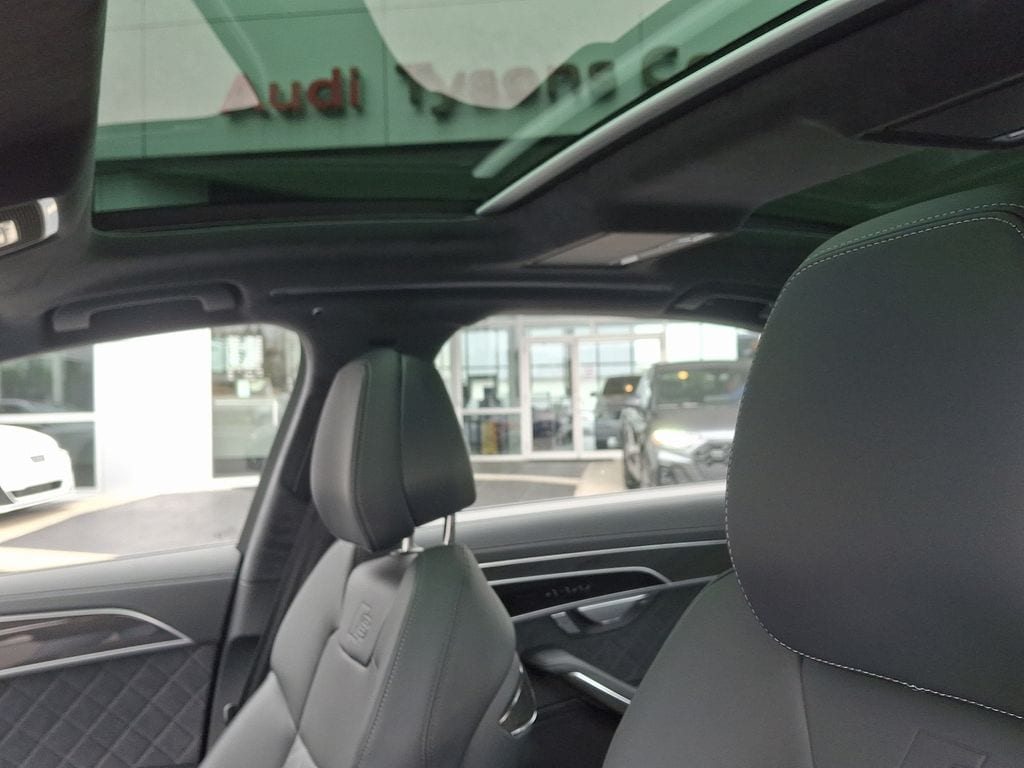2025 Audi S8 Base - Photo 11
