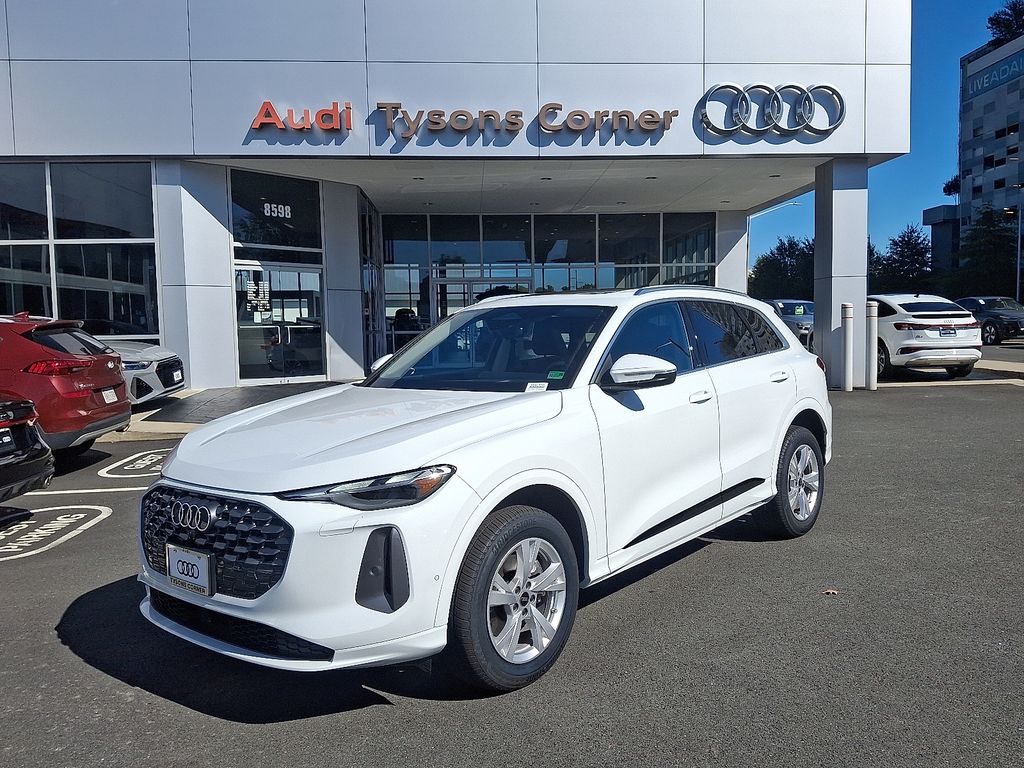 2025 Audi New Q5 Premium's photo