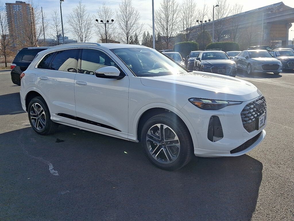 New 2025 Audi Q5 2.0T Premium SUV